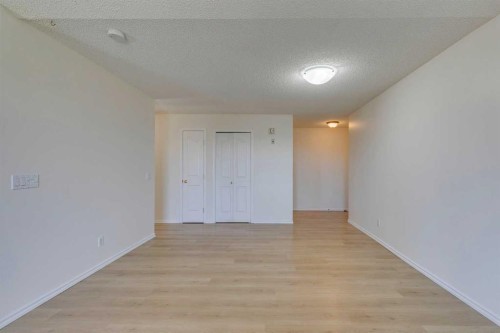 301-7301 Valleyview Park Se, Calgary, AB - Indoor Photo Showing Other Room