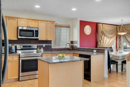 133 Everwoods Close Sw, Calgary, AB - Indoor Photo Showing Kitchen