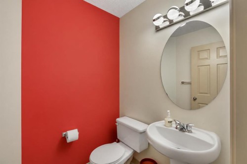 133 Everwoods Close Sw, Calgary, AB - Indoor Photo Showing Bathroom