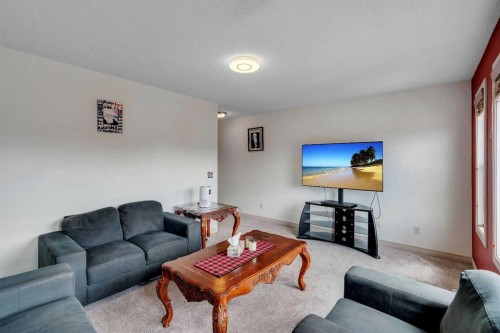 133 Everwoods Close Sw, Calgary, AB - Indoor Photo Showing Living Room