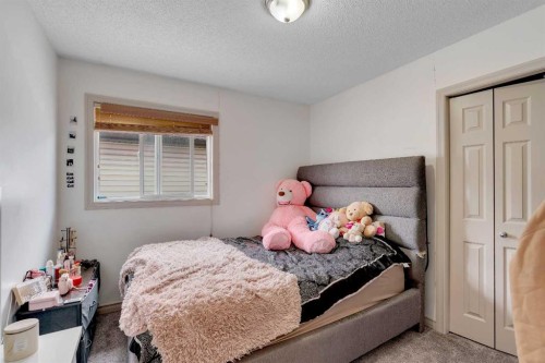 133 Everwoods Close Sw, Calgary, AB - Indoor Photo Showing Bedroom