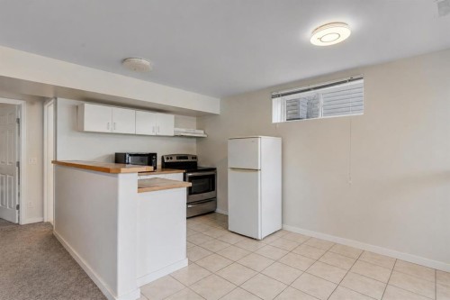 133 Everwoods Close Sw, Calgary, AB - Indoor Photo Showing Kitchen