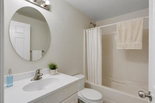133 Everwoods Close Sw, Calgary, AB - Indoor Photo Showing Bathroom