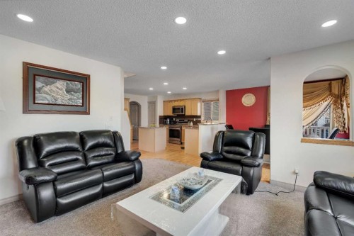 133 Everwoods Close Sw, Calgary, AB - Indoor Photo Showing Living Room