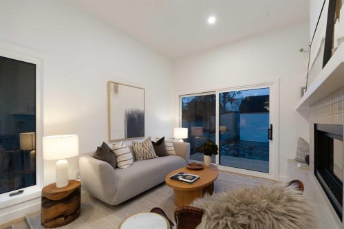 2-8916 33 Avenue, Calgary, AB - Indoor Photo Showing Living Room