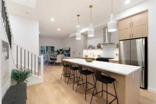 2-8916 33 Avenue, Calgary, AB - Indoor Photo Showing Kitchen With Upgraded Kitchen