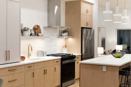 2-8916 33 Avenue, Calgary, AB - Indoor Photo Showing Kitchen With Upgraded Kitchen