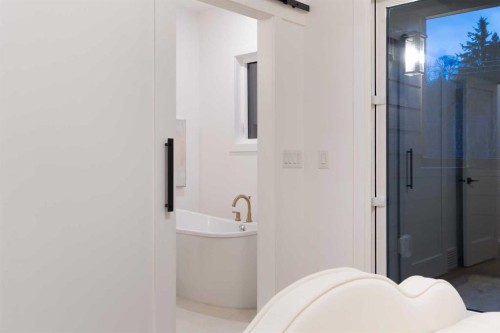 2-8916 33 Avenue, Calgary, AB - Indoor Photo Showing Bathroom