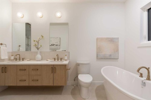 2-8916 33 Avenue, Calgary, AB - Indoor Photo Showing Bathroom