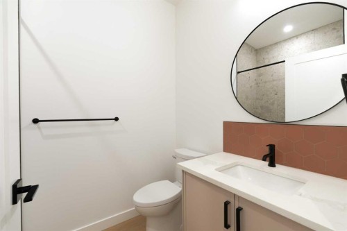 2-8916 33 Avenue, Calgary, AB - Indoor Photo Showing Bathroom