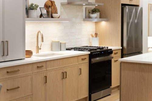 2-8916 33 Avenue, Calgary, AB - Indoor Photo Showing Kitchen With Upgraded Kitchen