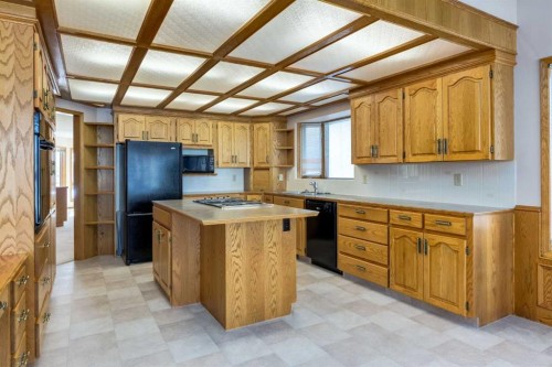 420 Hawkview Manor Circle Nw, Calgary, AB - Indoor Photo Showing Kitchen
