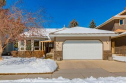 420 Hawkview Manor Circle NW Calgary, AB T3G 2P2