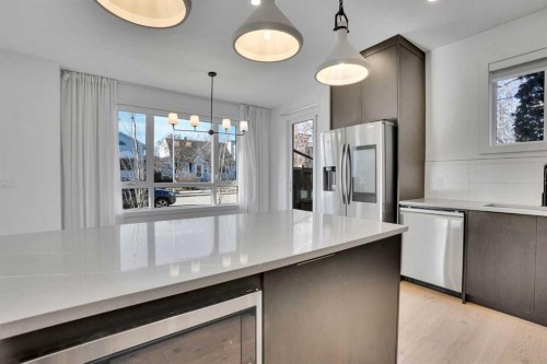 402 26 Avenue Nw, Calgary, AB - Indoor Photo Showing Kitchen