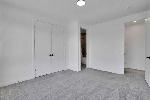 402 26 Avenue Nw, Calgary, AB - Indoor Photo Showing Other Room