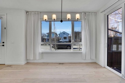 402 26 Avenue Nw, Calgary, AB - Indoor Photo Showing Other Room