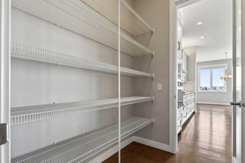 48 Evansfield Manor Nw, Calgary, AB - Indoor With Storage
