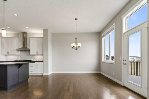 48 Evansfield Manor Nw, Calgary, AB - Indoor Photo Showing Kitchen With Upgraded Kitchen