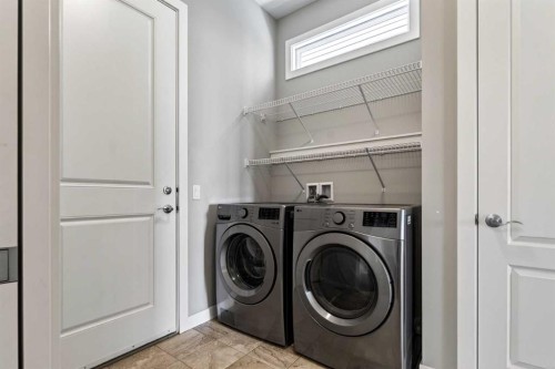 48 Evansfield Manor Nw, Calgary, AB - Indoor Photo Showing Laundry Room