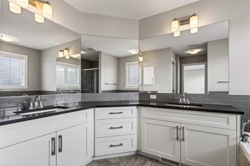48 Evansfield Manor Nw, Calgary, AB - Indoor Photo Showing Bathroom