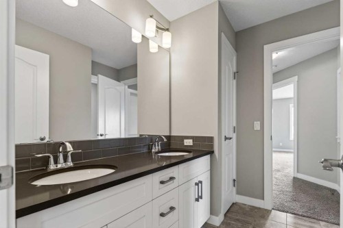 48 Evansfield Manor Nw, Calgary, AB - Indoor Photo Showing Bathroom
