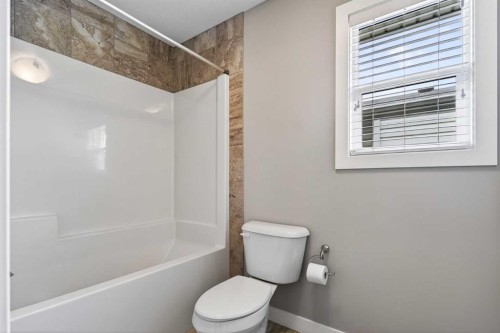 48 Evansfield Manor Nw, Calgary, AB - Indoor Photo Showing Bathroom
