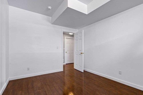 48 Evansfield Manor Nw, Calgary, AB - Indoor Photo Showing Other Room
