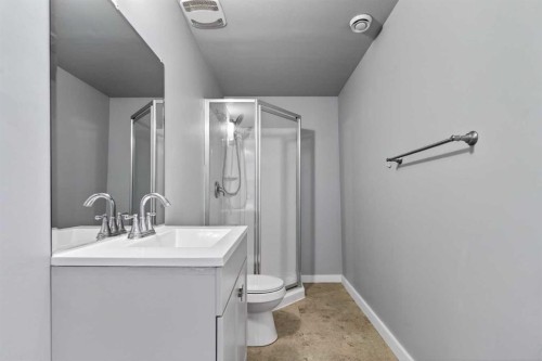 48 Evansfield Manor Nw, Calgary, AB - Indoor Photo Showing Bathroom