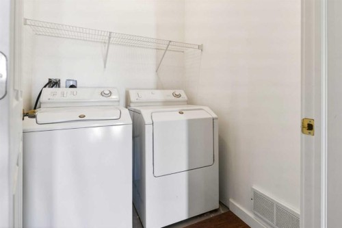 48 Evansfield Manor Nw, Calgary, AB - Indoor Photo Showing Laundry Room