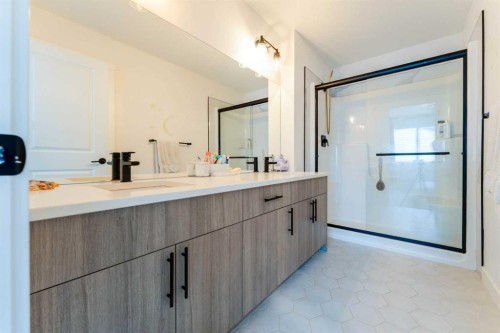 76 Lucas Boulevard Nw, Calgary, AB - Indoor Photo Showing Bathroom