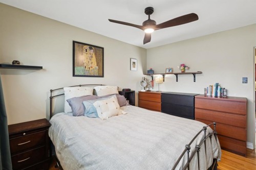 26 Galway Crescent Sw, Calgary, AB - Indoor Photo Showing Bedroom