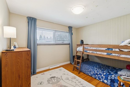 26 Galway Crescent Sw, Calgary, AB - Indoor Photo Showing Bedroom