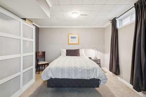 26 Galway Crescent Sw, Calgary, AB - Indoor Photo Showing Bedroom