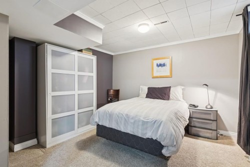 26 Galway Crescent Sw, Calgary, AB - Indoor Photo Showing Bedroom