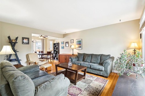 26 Galway Crescent Sw, Calgary, AB - Indoor Photo Showing Living Room