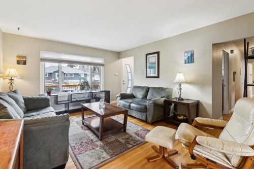 26 Galway Crescent Sw, Calgary, AB - Indoor Photo Showing Living Room