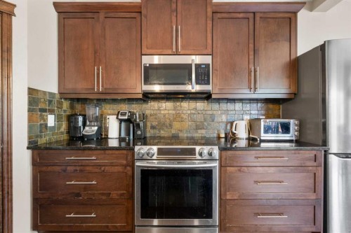 16 Cranarch Grove Se, Calgary, AB - Indoor Photo Showing Kitchen