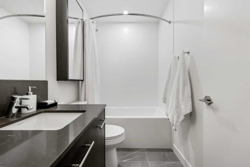 Package #1-730 2 Avenue Sw, Calgary, AB - Indoor Photo Showing Bathroom