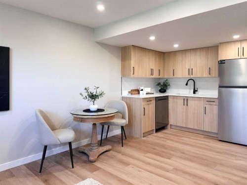 198 Silver Brook Road Nw, Calgary, AB - Indoor