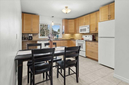 20 Brampton Crescent Sw, Calgary, AB - Indoor Photo Showing Kitchen