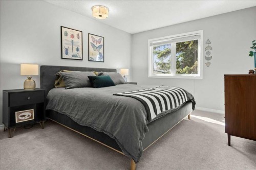 20 Brampton Crescent Sw, Calgary, AB - Indoor Photo Showing Bedroom