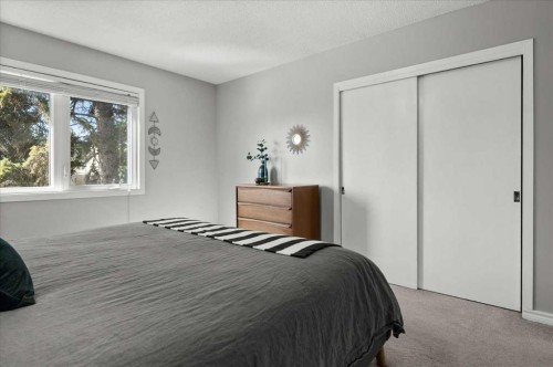20 Brampton Crescent Sw, Calgary, AB - Indoor Photo Showing Bedroom