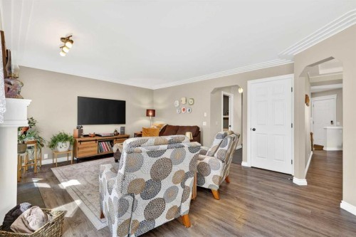 280 Mt Selkirk Close Se, Calgary, AB - Indoor Photo Showing Bedroom