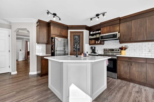 280 Mt Selkirk Close Se, Calgary, AB - Indoor Photo Showing Kitchen