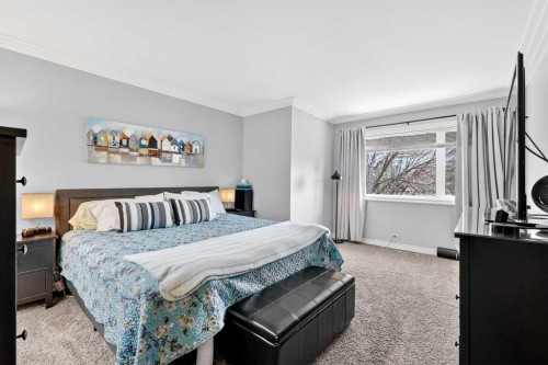 280 Mt Selkirk Close Se, Calgary, AB - Indoor Photo Showing Bedroom