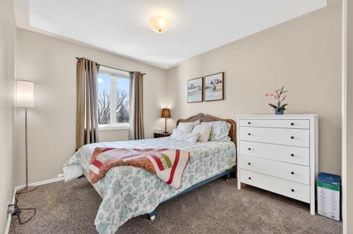 280 Mt Selkirk Close Se, Calgary, AB - Indoor Photo Showing Bedroom