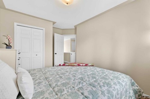 280 Mt Selkirk Close Se, Calgary, AB - Indoor Photo Showing Bedroom