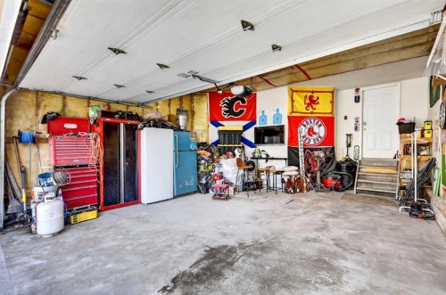 280 Mt Selkirk Close Se, Calgary, AB - Indoor Photo Showing Garage
