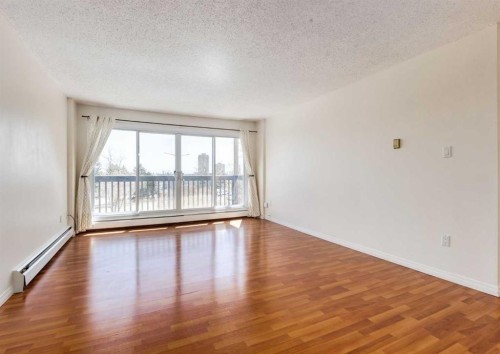 607-8948 Elbow Drive Sw, Calgary, AB - Indoor Photo Showing Other Room