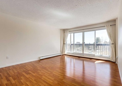 607-8948 Elbow Drive Sw, Calgary, AB - Indoor Photo Showing Other Room
